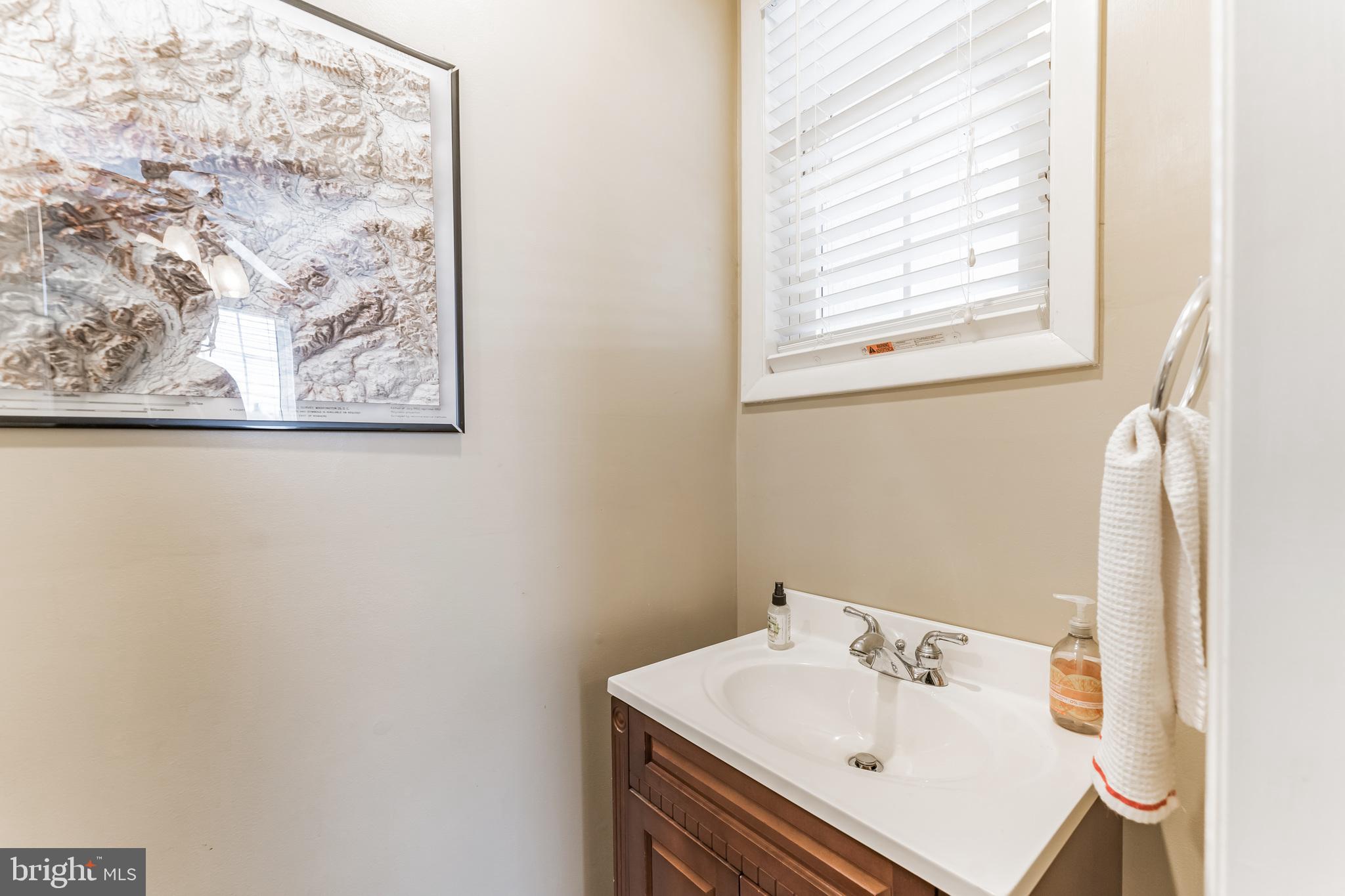 408 Rutledge Avenue Folsom, PA 19033 - Photo 20 of 34 Powder Room