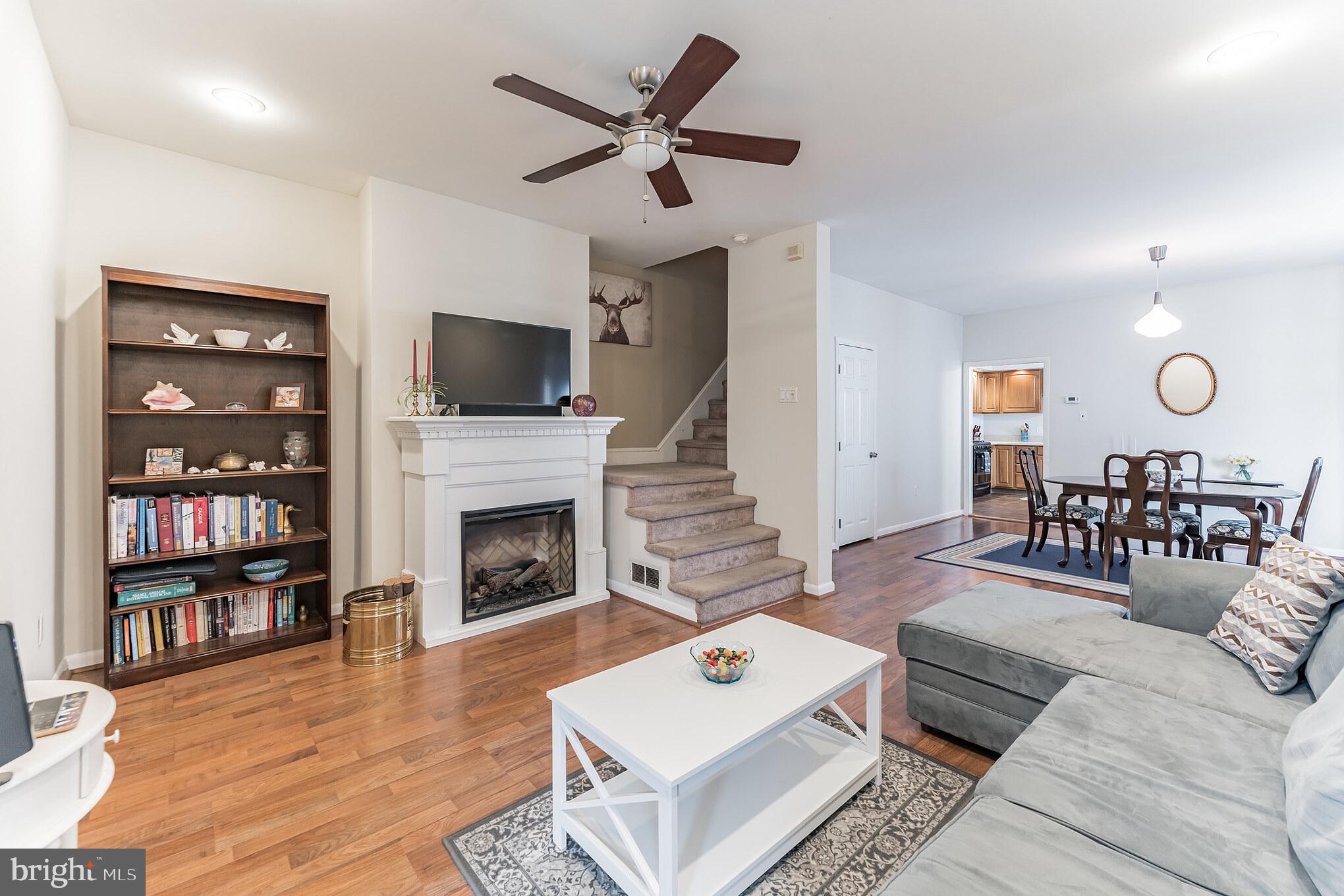 408 Rutledge Avenue Folsom, PA 19033 - Photo 3 of 34 Family Room