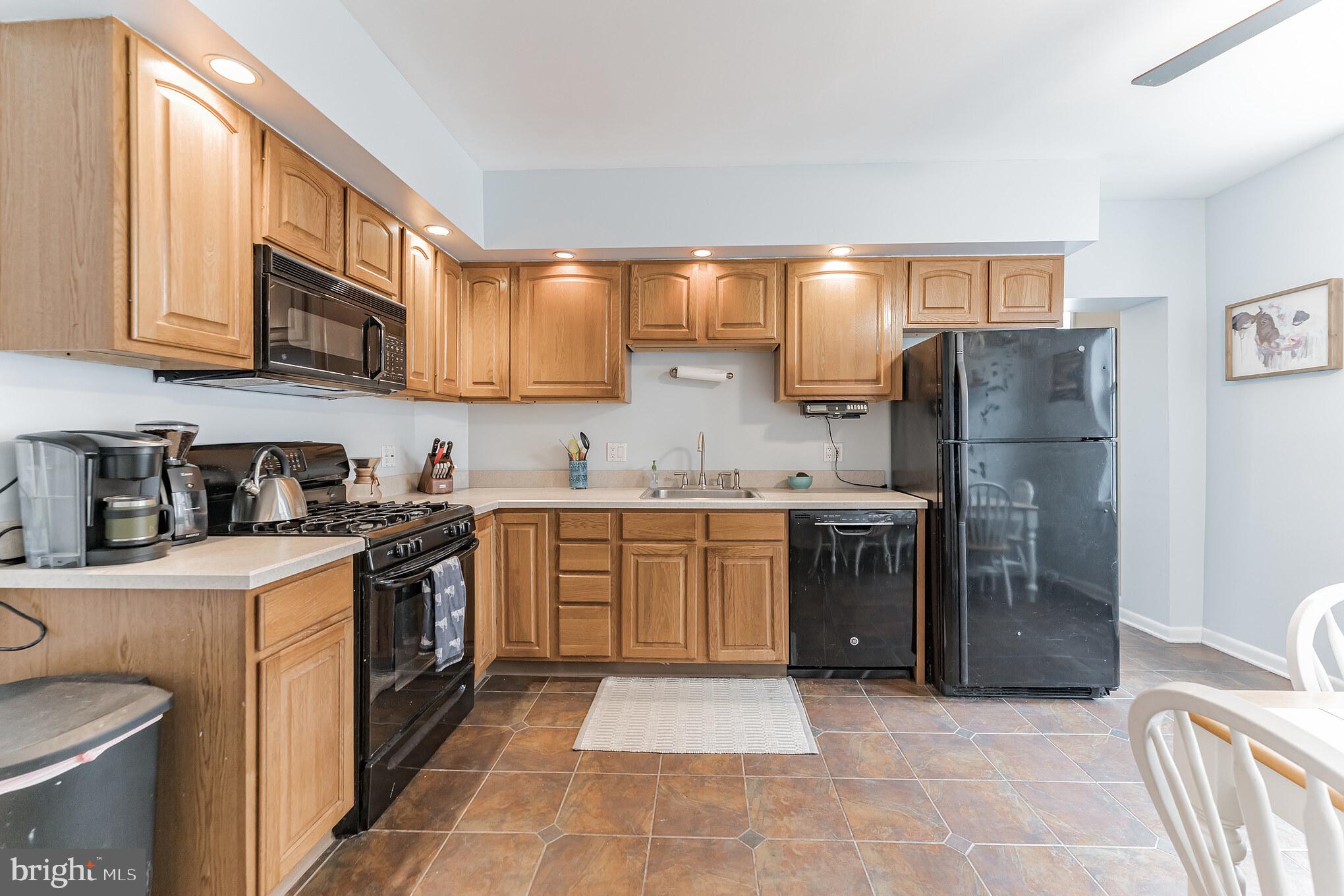 408 Rutledge Avenue Folsom, PA 19033 - Photo 8 of 34 Eat-in-Kitchen