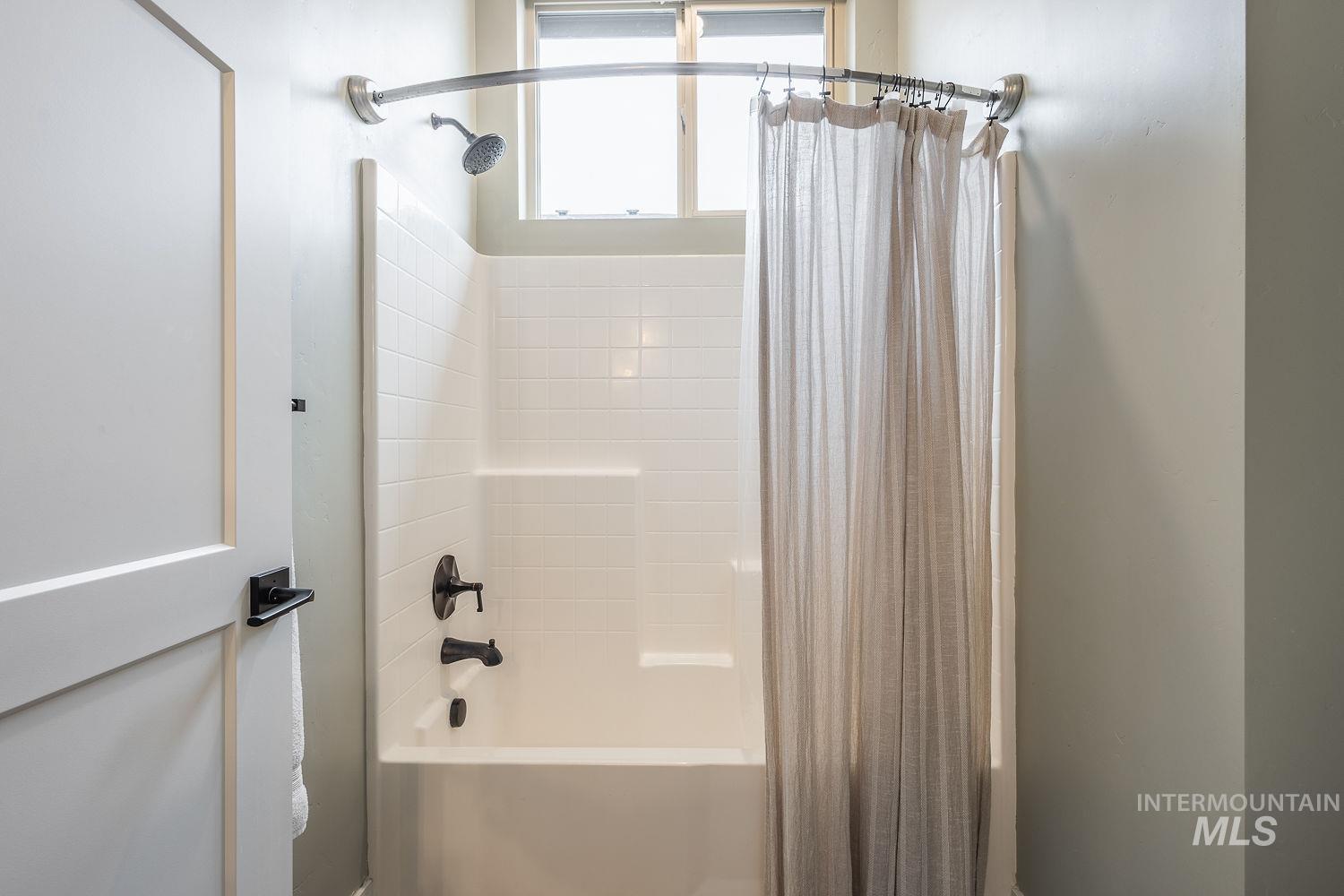 4078 West Wapoot Street Meridian, ID 83646 - Photo 31 of 46 Full bath featuring shower / bath combo