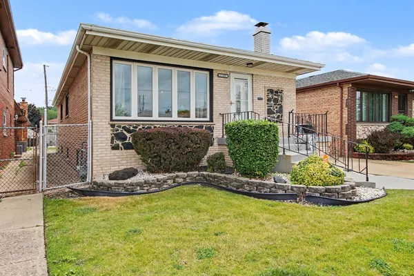 $335,000 | 11503 South Ave J, Chicago, IL 60617