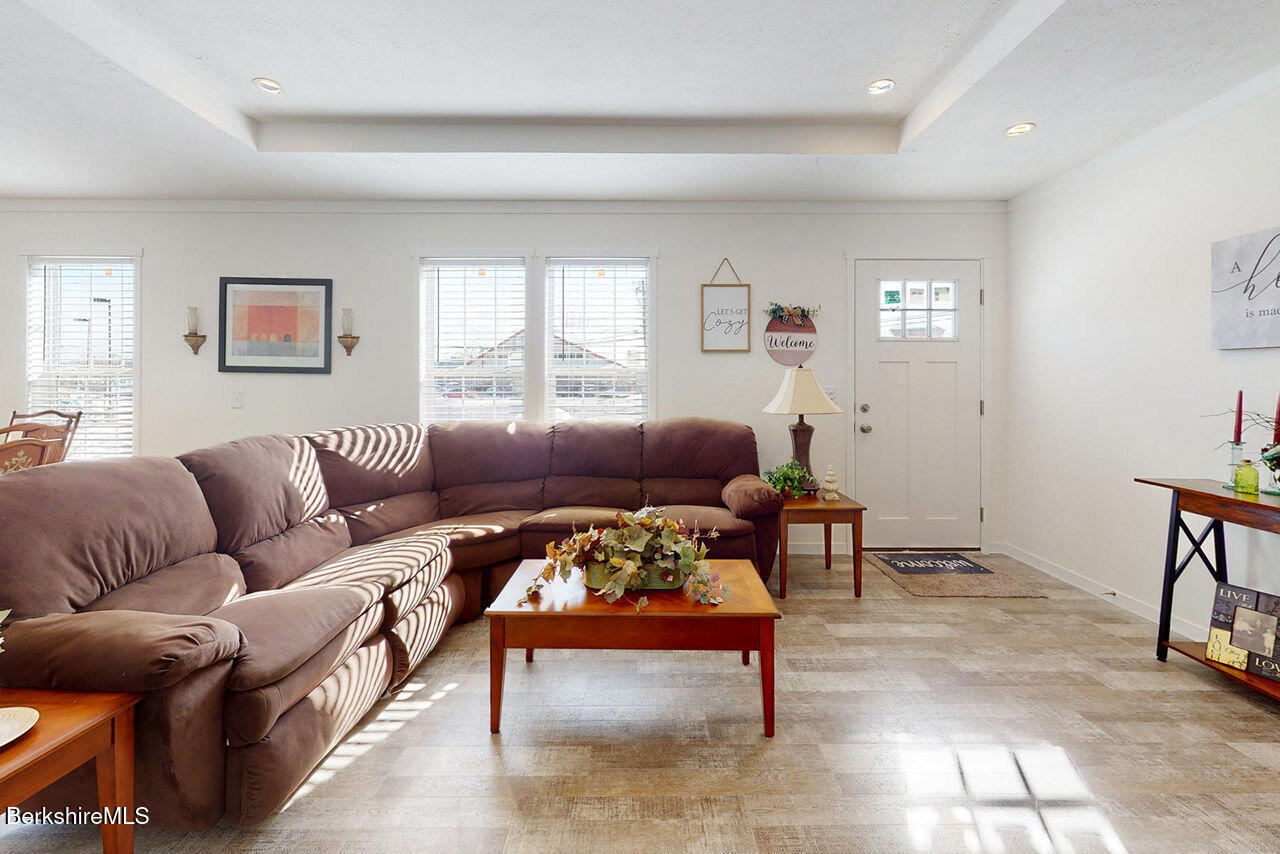 395 Cheshire Road, Unit 117 Pittsfield, MA 01201 - Photo 5 of 9 Living