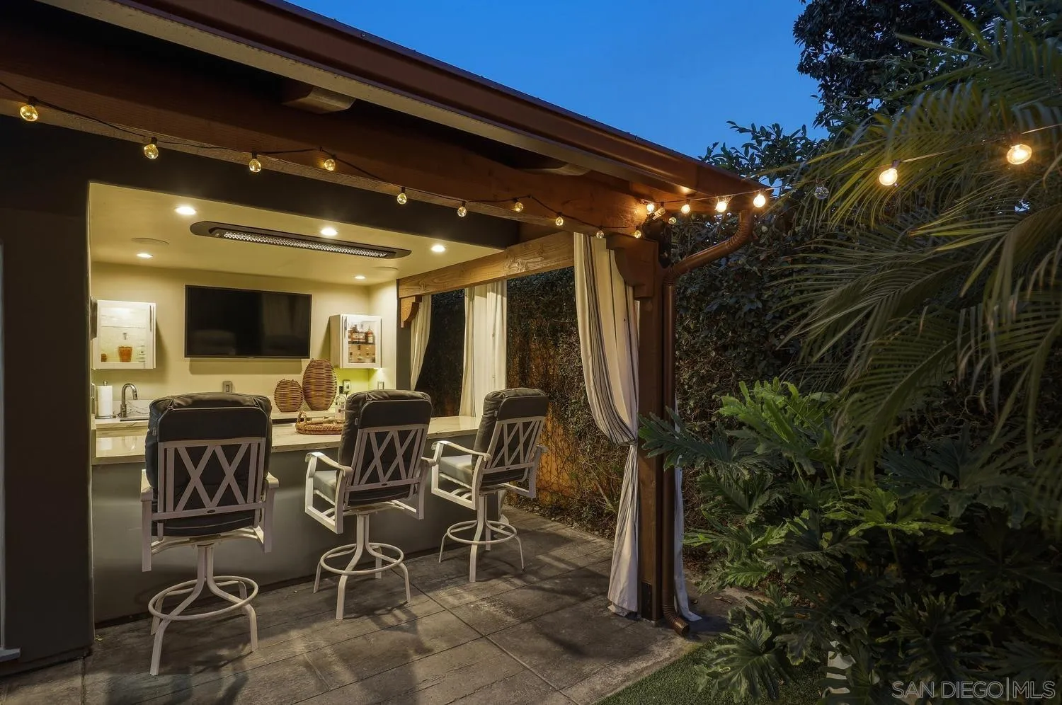 531 J Avenue Coronado, CA 92118 - Photo 48 of 58 a view of a dinning table and chairs in patio