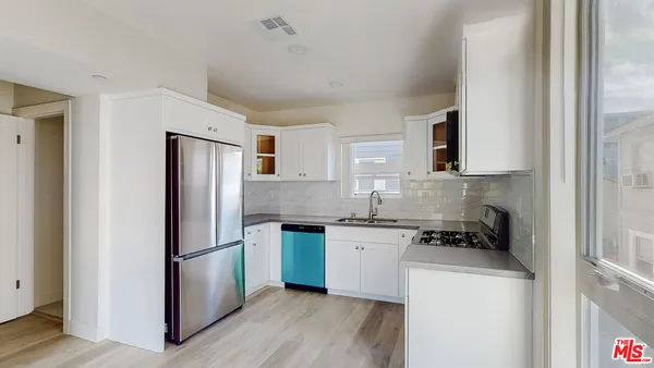 $3,574 | 236 Rosemont Avenue, Unit 1/2, Los Angeles, CA 90026