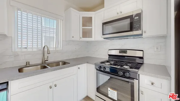 $3,574 | 236 Rosemont Avenue, Unit 1/2, Los Angeles, CA 90026