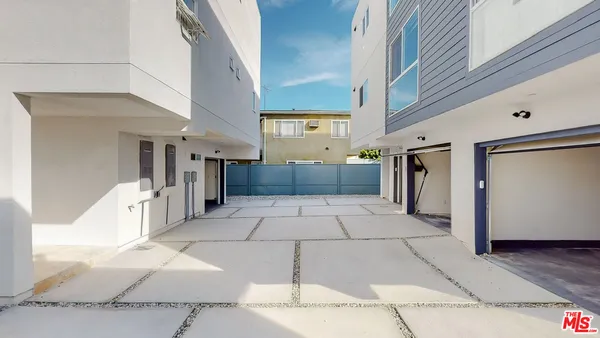 $3,574 | 236 Rosemont Avenue, Unit 1/2, Los Angeles, CA 90026