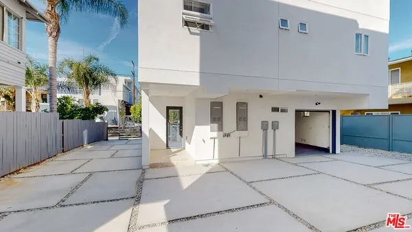 $3,574 | 236 Rosemont Avenue, Unit 1/2, Los Angeles, CA 90026