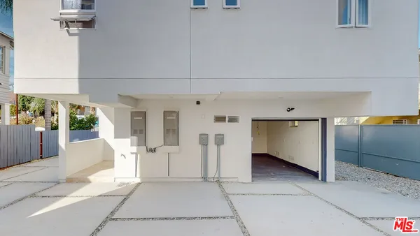 $3,574 | 236 Rosemont Avenue, Unit 1/2, Los Angeles, CA 90026
