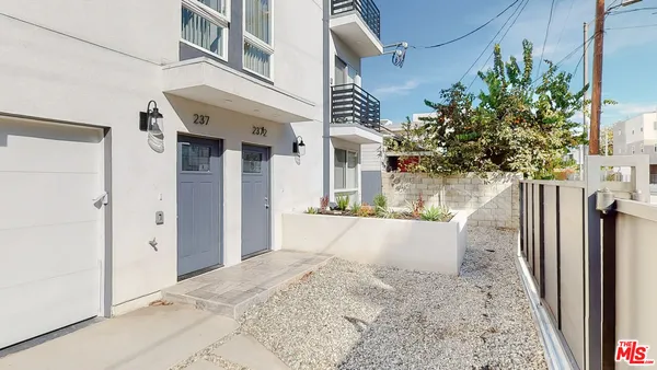 $3,574 | 236 Rosemont Avenue, Unit 1/2, Los Angeles, CA 90026