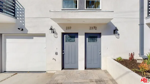 $3,574 | 236 Rosemont Avenue, Unit 1/2, Los Angeles, CA 90026