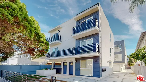 $3,574 | 236 Rosemont Avenue, Unit 1/2, Los Angeles, CA 90026