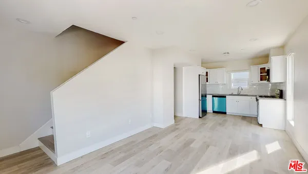 $3,574 | 236 Rosemont Avenue, Unit 1/2, Los Angeles, CA 90026
