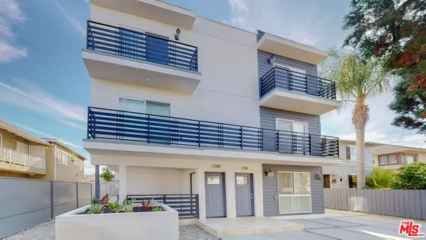 $3,574 | 236 Rosemont Avenue, Unit 1/2, Los Angeles, CA 90026