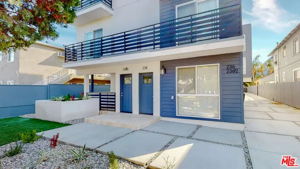 $3,574 | 236 Rosemont Avenue, Unit 1/2, Los Angeles, CA 90026