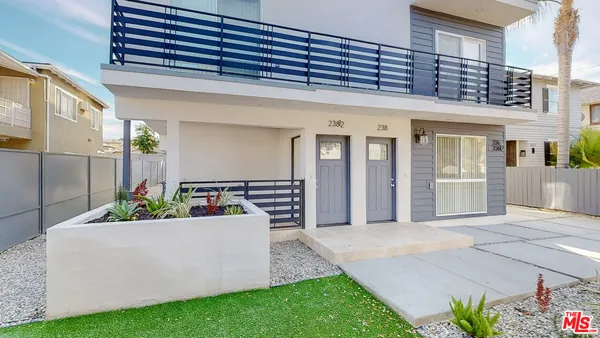 $3,574 | 236 Rosemont Avenue, Unit 1/2, Los Angeles, CA 90026
