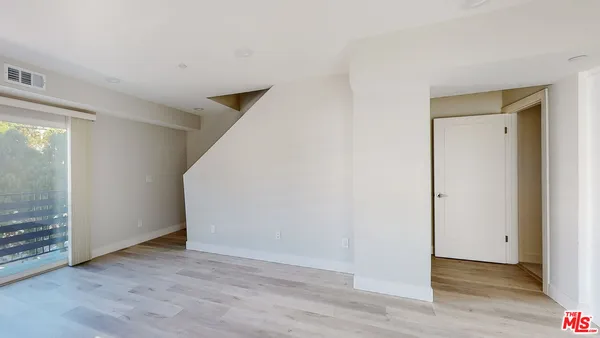$3,574 | 236 Rosemont Avenue, Unit 1/2, Los Angeles, CA 90026