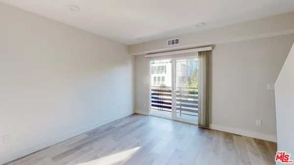 $3,574 | 236 Rosemont Avenue, Unit 1/2, Los Angeles, CA 90026