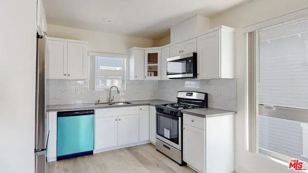 $3,574 | 236 Rosemont Avenue, Unit 1/2, Los Angeles, CA 90026