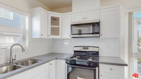 $3,574 | 236 Rosemont Avenue, Unit 1/2, Los Angeles, CA 90026