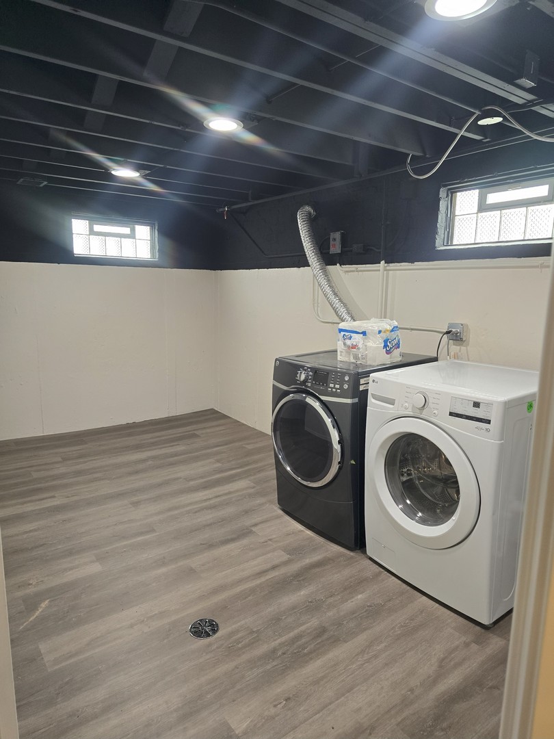 7740 West Norwood Street Chicago, IL 60631 - Photo 18 of 24 a utility room with dryer and washer