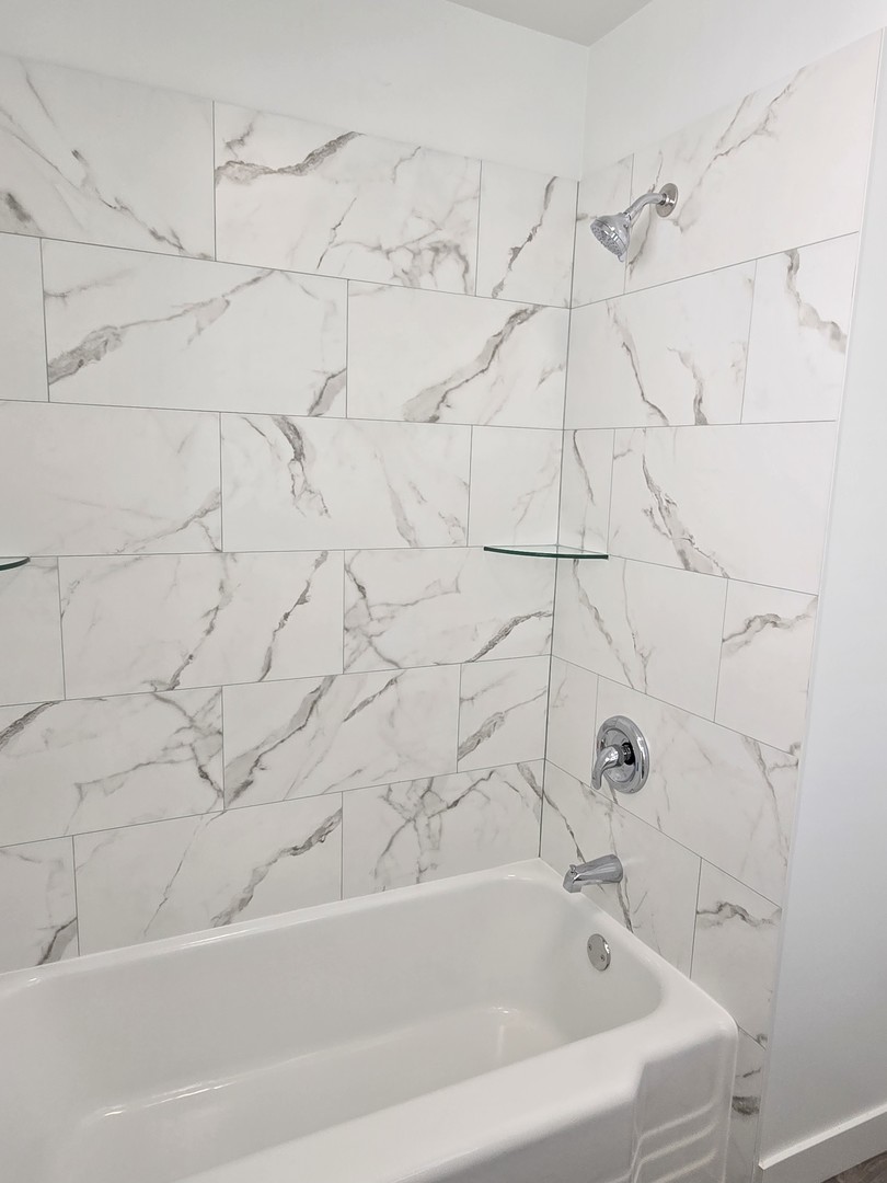 7740 West Norwood Street Chicago, IL 60631 - Photo 7 of 24 a bathroom with a bathtub