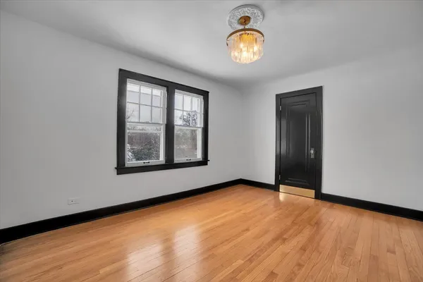 $4,950 | 4941 Montgomery Avenue, Downers Grove, IL 60515