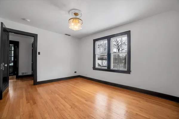 $4,950 | 4941 Montgomery Avenue, Downers Grove, IL 60515