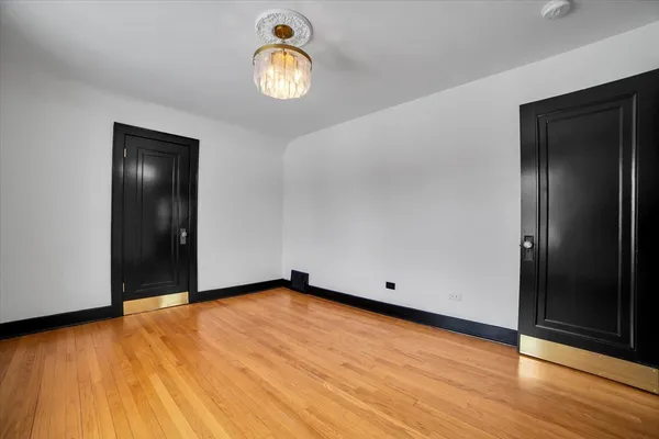 $4,950 | 4941 Montgomery Avenue, Downers Grove, IL 60515