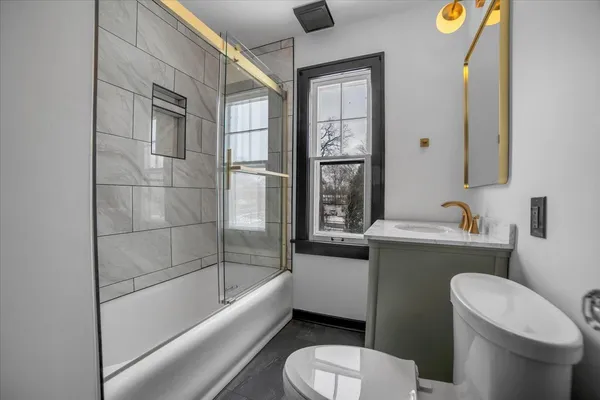 $4,950 | 4941 Montgomery Avenue, Downers Grove, IL 60515