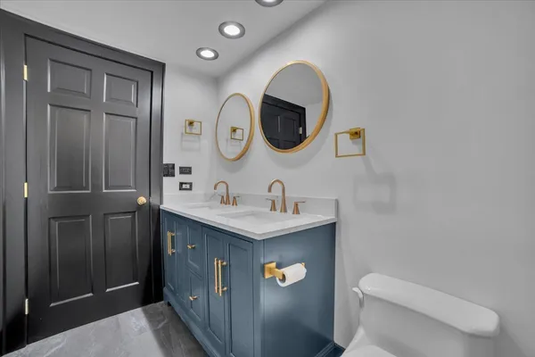 $4,950 | 4941 Montgomery Avenue, Downers Grove, IL 60515