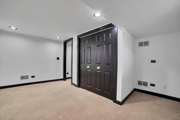 $4,950 | 4941 Montgomery Avenue, Downers Grove, IL 60515