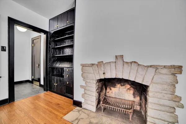 $4,950 | 4941 Montgomery Avenue, Downers Grove, IL 60515