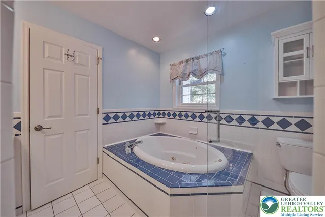 a view of a house with backyard and trees