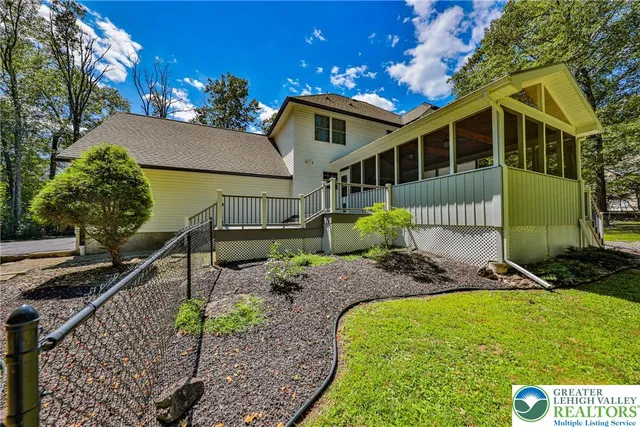 $587,500 | 114 Hollow Drive, Stroudsburg, PA 18360