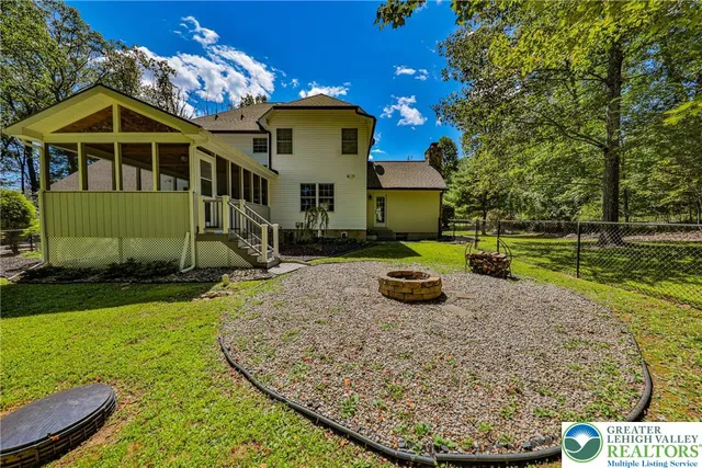 $587,500 | 114 Hollow Drive, Stroudsburg, PA 18360