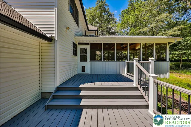 $587,500 | 114 Hollow Drive, Stroudsburg, PA 18360