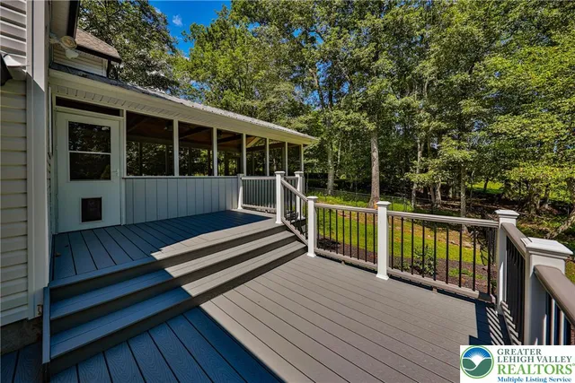 $587,500 | 114 Hollow Drive, Stroudsburg, PA 18360