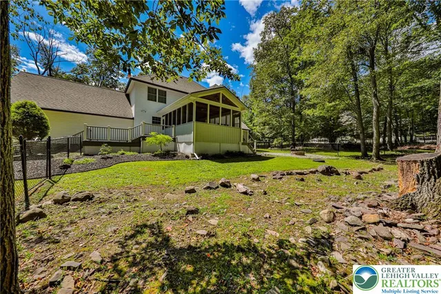 $587,500 | 114 Hollow Drive, Stroudsburg, PA 18360