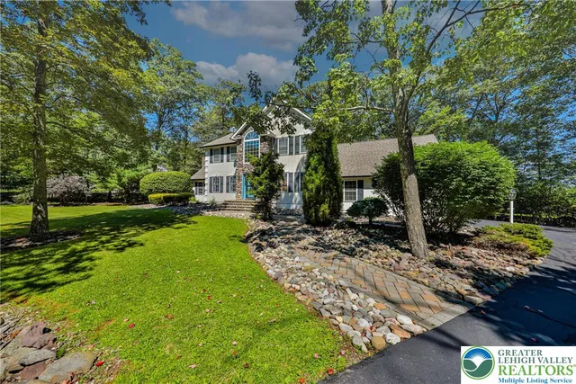$587,500 | 114 Hollow Drive, Stroudsburg, PA 18360