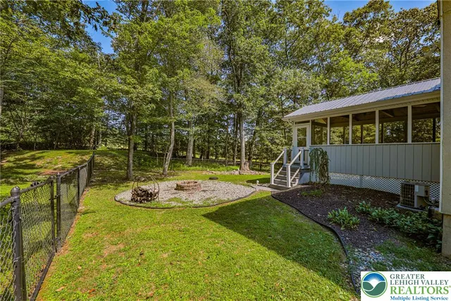 $587,500 | 114 Hollow Drive, Stroudsburg, PA 18360