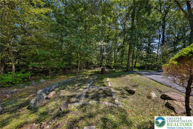 $587,500 | 114 Hollow Drive, Stroudsburg, PA 18360