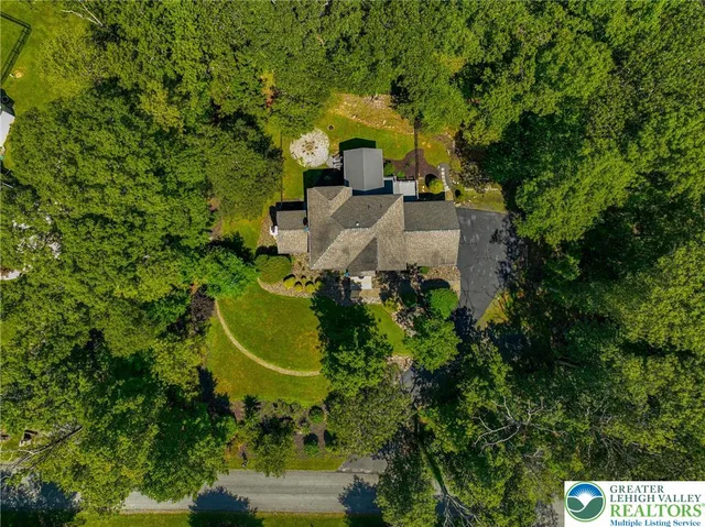 $587,500 | 114 Hollow Drive, Stroudsburg, PA 18360