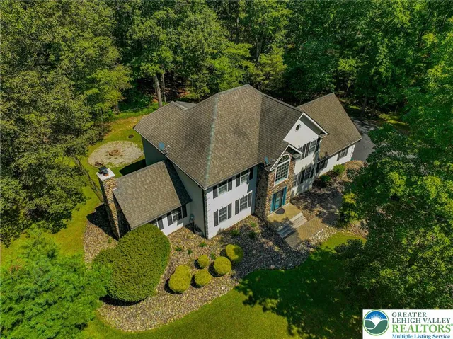 $587,500 | 114 Hollow Drive, Stroudsburg, PA 18360