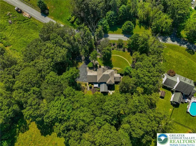 $587,500 | 114 Hollow Drive, Stroudsburg, PA 18360