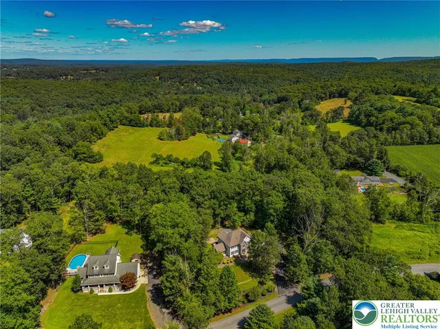 $587,500 | 114 Hollow Drive, Stroudsburg, PA 18360