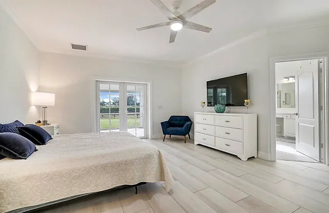 a view of backyard with a garden