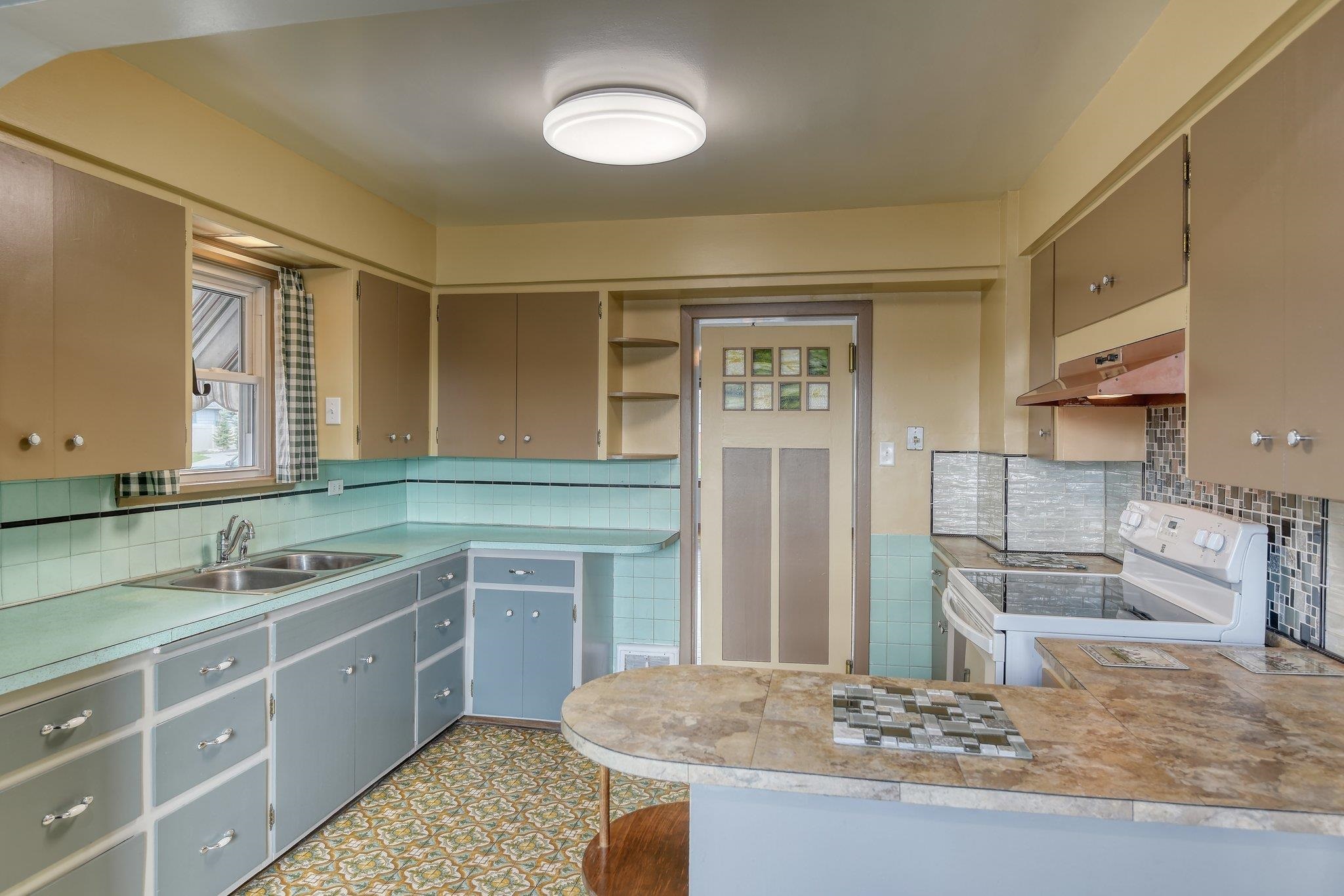 528 East Lacrosse Avenue Spokane, WA 99207 - Photo 15 of 50