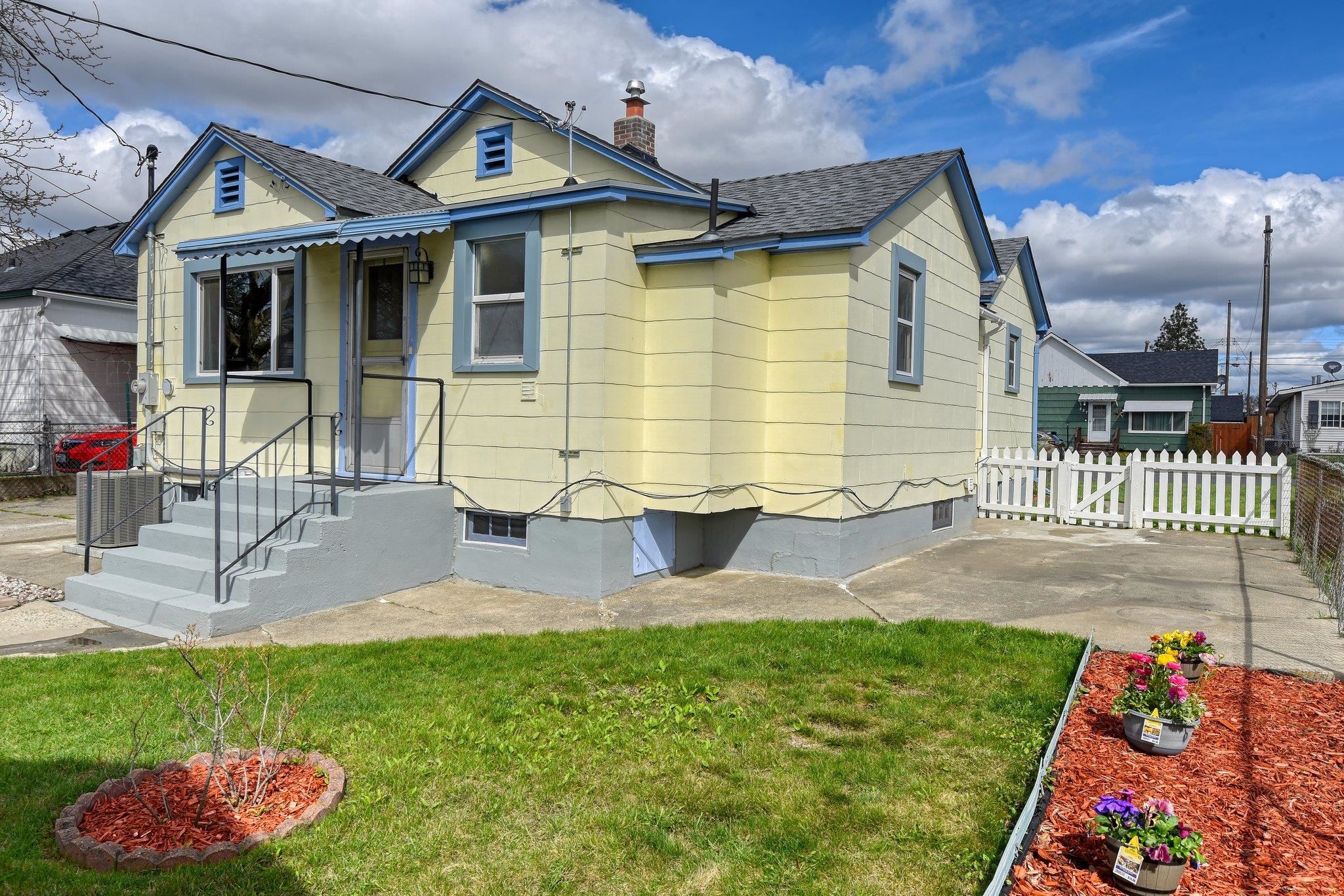 528 East Lacrosse Avenue Spokane, WA 99207 - Photo 2 of 50