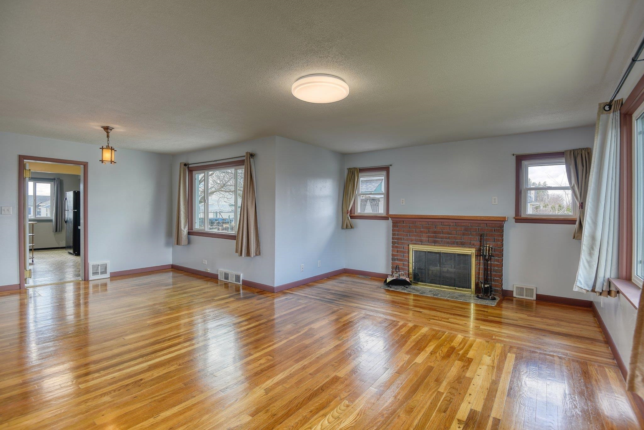 528 East Lacrosse Avenue Spokane, WA 99207 - Photo 3 of 50