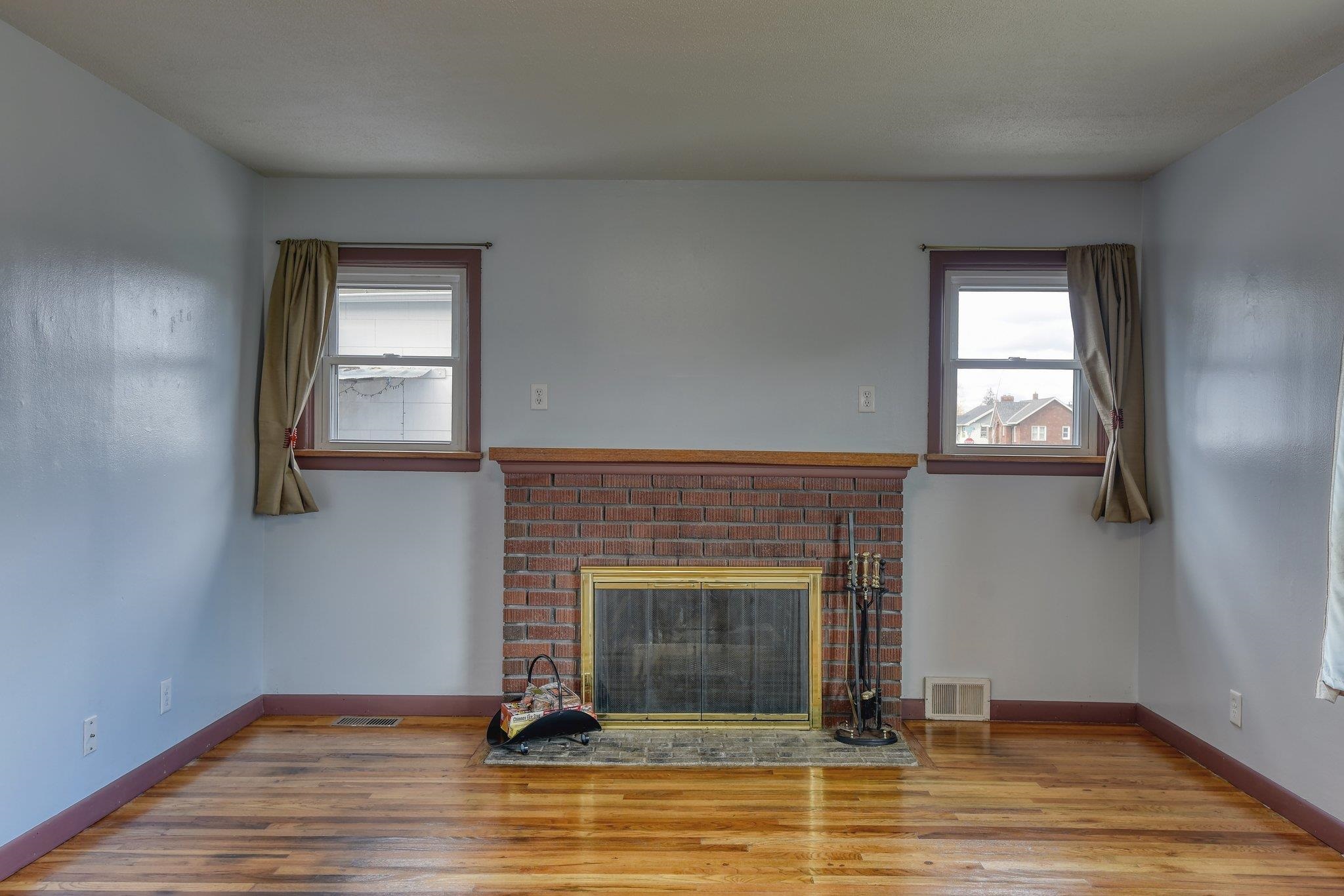 528 East Lacrosse Avenue Spokane, WA 99207 - Photo 4 of 50